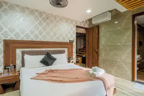 Alaya Stays Imperial Serenia 3-BHK with Common Pool & Garden Near Karla Cavs and Bhushi Dam - Værelse