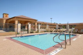 Super 8 by Wyndham Stephenville - Piscine