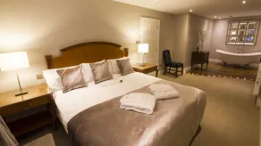 TF Royal Hotel & Theatre - Room