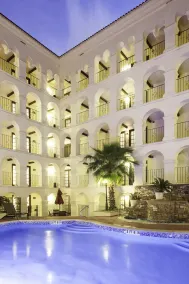 DoubleTree by Hilton Austin - Pool