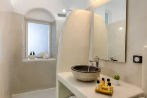 Antrum Cave Villa - Bathroom