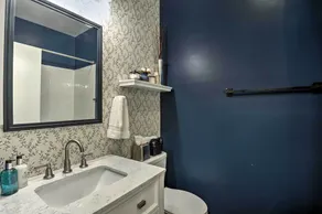 Classic Fells Point Condo on Broadway Square! - Badeværelse