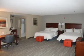 Hampton Inn Gloucester - Room