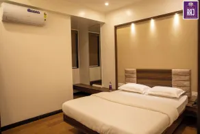 Hotel Raj Lodging &Boarding - Chambre