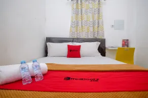 RedDoorz near Politeknik Manado - Room