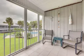 Riverfront Weleka Condo w/ Dock & Pool Access - Interiør