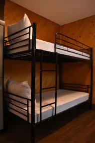 Party Hostel- Canmore Hotel Hostel - Room