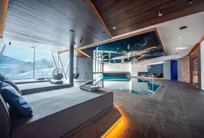 Kronhotel Leitgam luxury hotel for two - Pool
