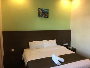 Lintas Plaza Hotel - Værelse