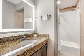 Red Roof Inn & Suites Newport News - Badezimmer
