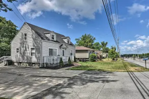 Orchard Park Home < 2 Mi to Highmark Stadium! - Interior