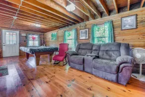 100-acre Milan Cabin w/ Fire Pit & Shared Pond! - Innenbereich