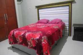OYO Life 90646 Villa Karsinem Pasuruan - Room