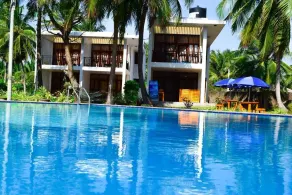 High Park Hotel - Pool