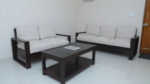 Brundavan Suites - Lobby sitting area
