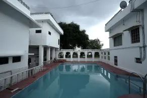 Devendragarh - A Boutique Lake Facing Guest House On Lake Fateh Sagar - Pool