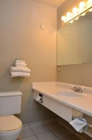 Canadas Best Value Inn Kelowna - Badezimmer