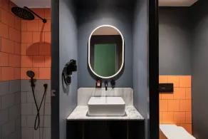 Zeus is Loose Hostel - Bathroom