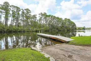 Resort Dock & Boat Ramp: Home w/ Wolf Bay Access - Innvendig