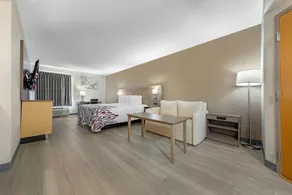 Red Roof Inn & Suites Philadelphia - Bellmawr - Room