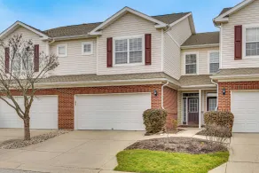 Close to Main Street: Townhome in Zionsville - Interiör