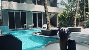 Waves By Jumbo Holidayz - Piscina