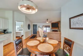 Home w/ Lake Keowee Access: Sleeps 7, Coffee Bar - Interiör