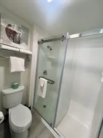 Sleep Inn Champaign North - Urbana - Bathroom