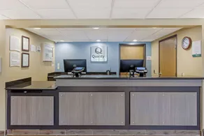 Quality Inn Oshkosh Aviation Park - Lobby