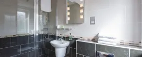 Newtown House Hotel - Bathroom