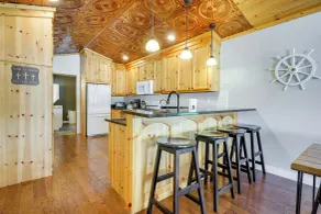 Lakefront Vacation Rental ~ 10 Mi to Shipshewana! - Innvendig