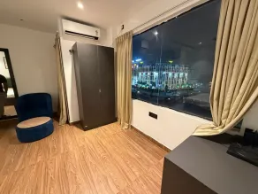Hotel Kingdom Suites Near Elements Mall, Manyata Tech - Room