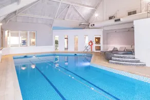 Holiday Inn Aylesbury by IHG - Piscina