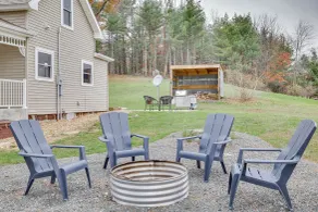 Lovely Rural Hixton Farmhouse w/ Porch & Fire Pit! - Innvendig