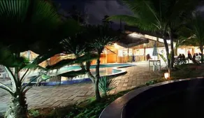 Back Door Village - Piscine