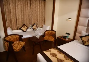 Hotel SK Grand - Chambre