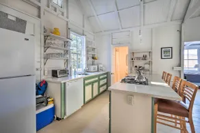 Cozy Stockbridge Cabin - Walk to Beach & Lake! - Innenbereich