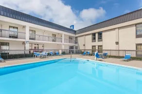 Baymont by Wyndham London KY - Piscine
