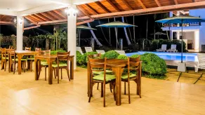 Green Parrot Beach Resort - Restaurant