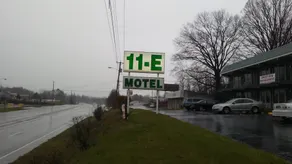 Eleven E Motel - Extérieur