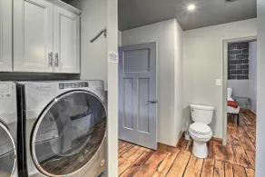 Sleek Wytheville Apartment Near Food + Drink! - Interiör