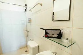 RedDoorz Plus at Kamuning Quezon City - Baño