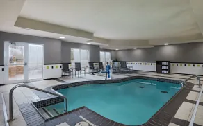 Holiday Inn Express and Suites Pryor by IHG - Pool