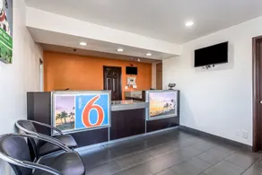 Motel 6-Needles, CA - Hall