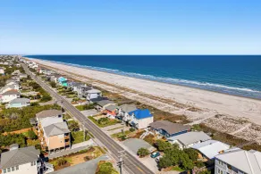 Oceanfront Gem w/ Rooftop Deck: Steps to Sand - Intérieur