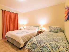 'Goldwater on Beach' - 3 Bedroom Beachfront with Balcony & BBQ - Sleeps 6 - Chambre