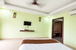 Hotel Deep Ganga Puri - Room