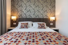 Brit Hotel Ploermel - Hotel de l'Hippodrome - Værelse