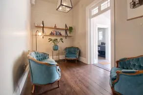 The Houston Boutique Hotel Wagga - Lobby sitting area