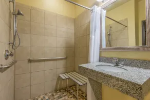 Holiday Inn Express Hotel & Suites El Dorado by IHG - Badeværelse
